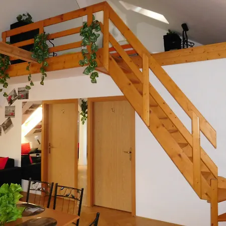 Hello Hostel *
