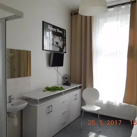 Hello * Prága